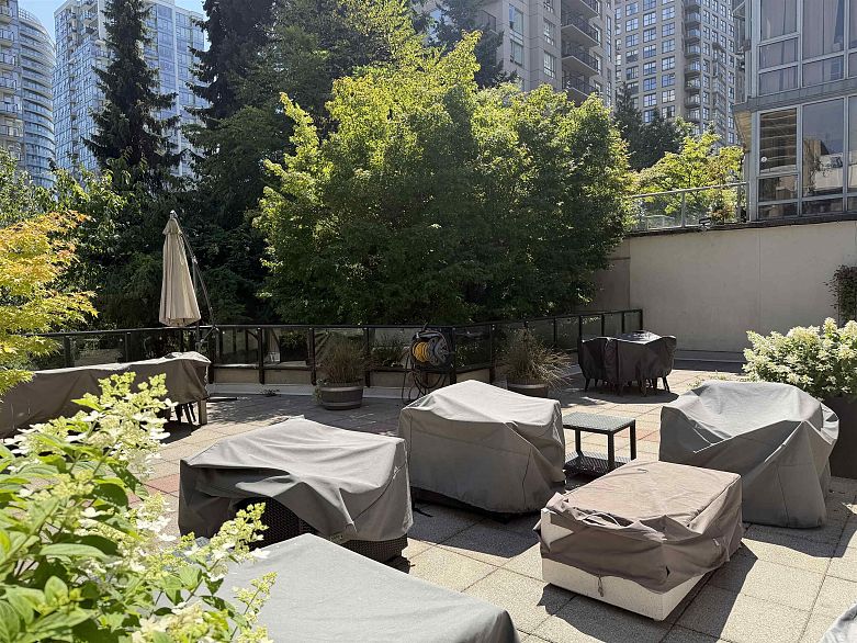 1003 930 Cambie Street