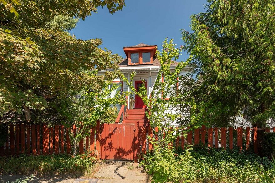 309 E Woodstock Avenue