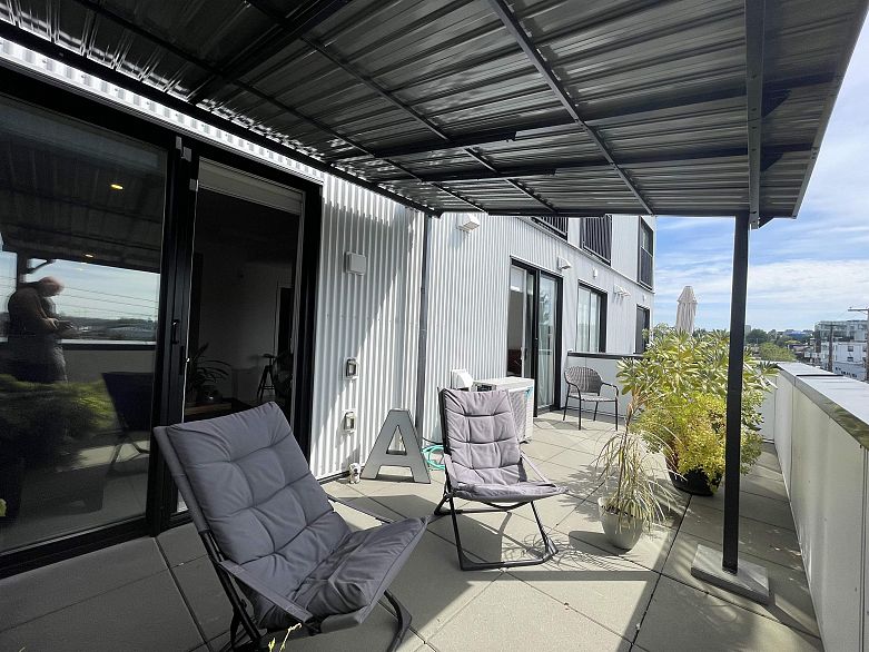 306 1120 E Georgia Street