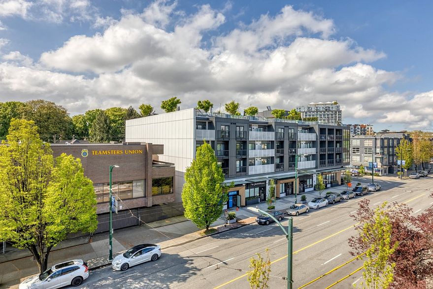 512 2471 St. George Street
