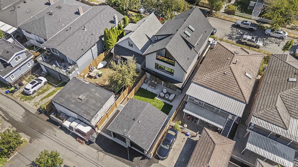 2 5033 Prince Albert Street