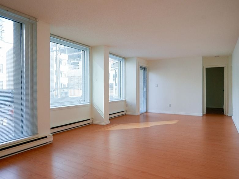 101 1845 Robson Street