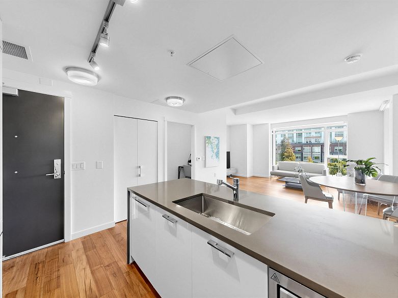 402 4189 Cambie Street