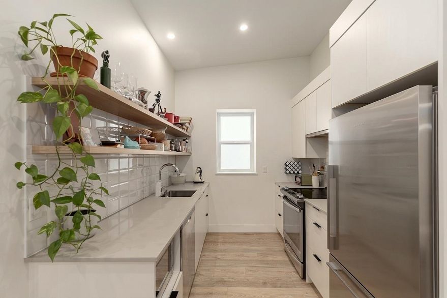 2732 Wall Street