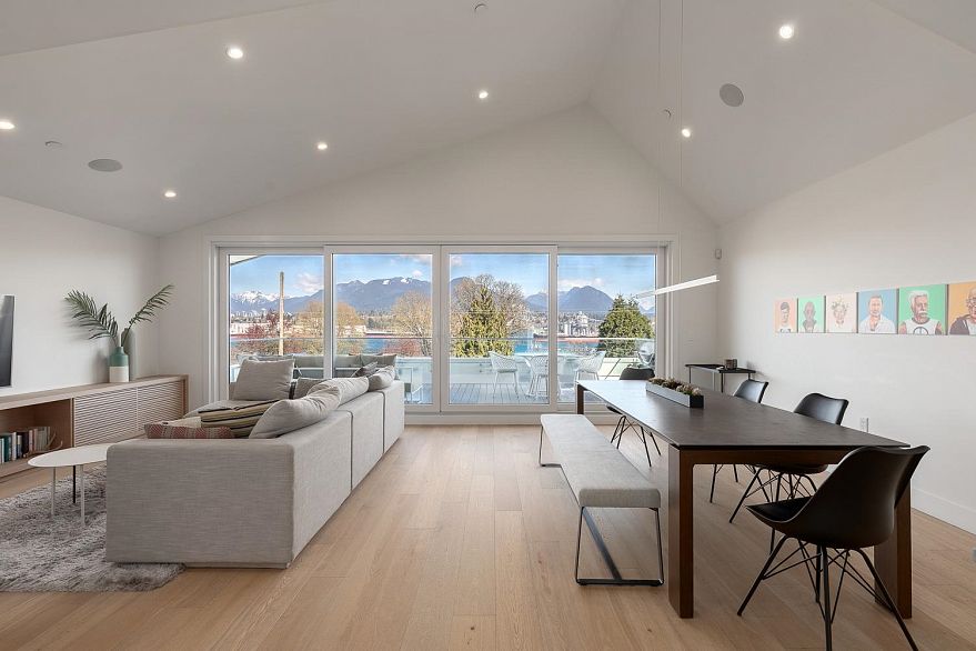 2732 Wall Street