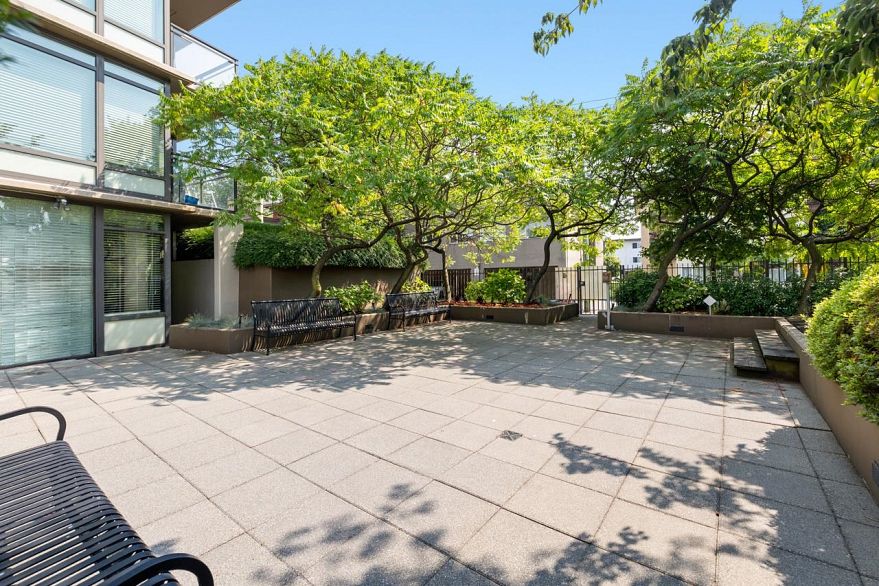 707 1068 W Broadway