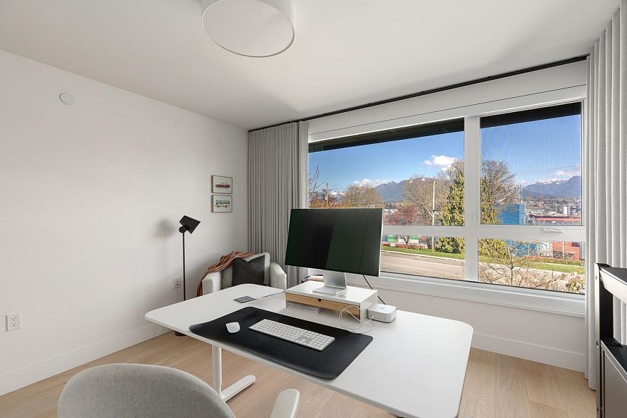 2732 Wall Street