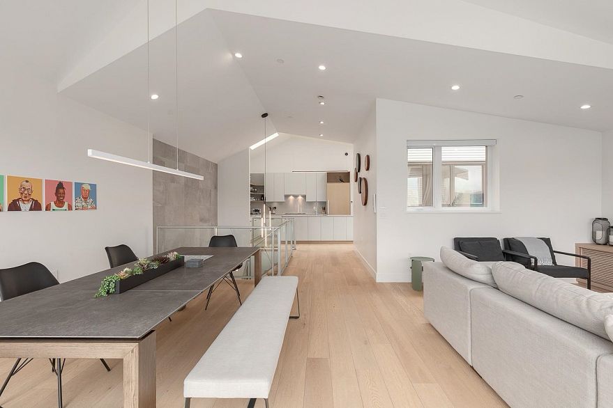 2732 Wall Street