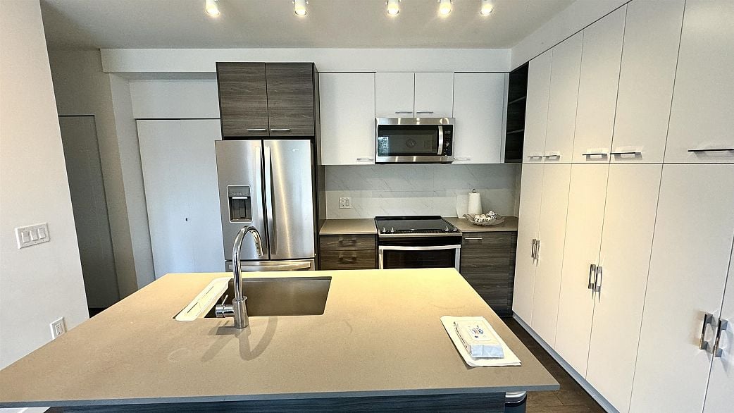 314 13963 105A BOULEVARD, Surrey BC V3T 0M9