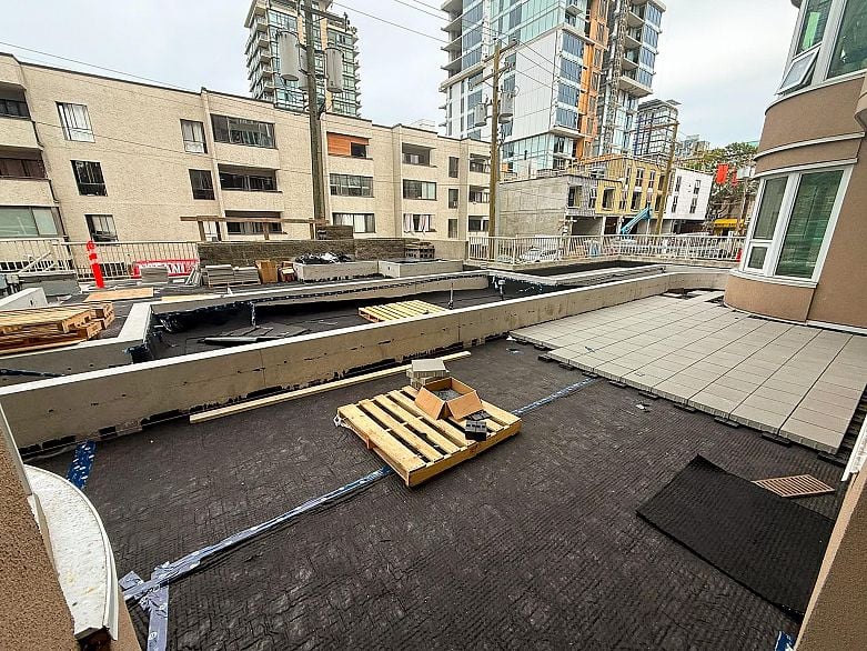 101 1845 Robson Street