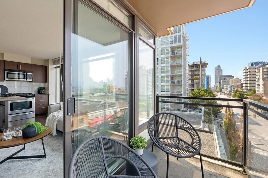 707 1068 W Broadway