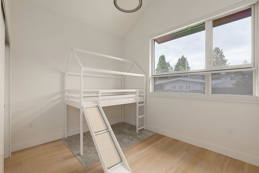 2732 Wall Street