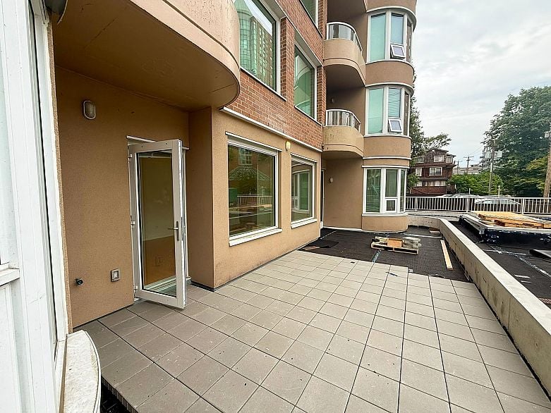 101 1845 Robson Street