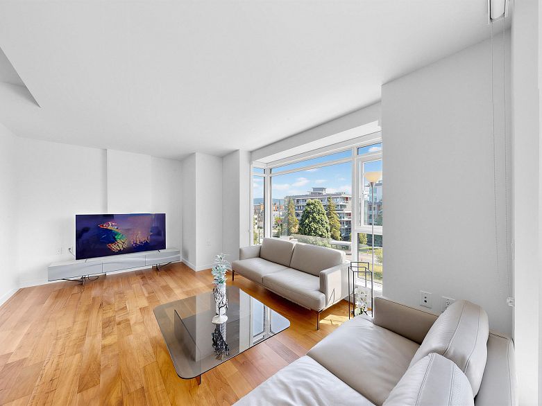 402 4189 Cambie Street