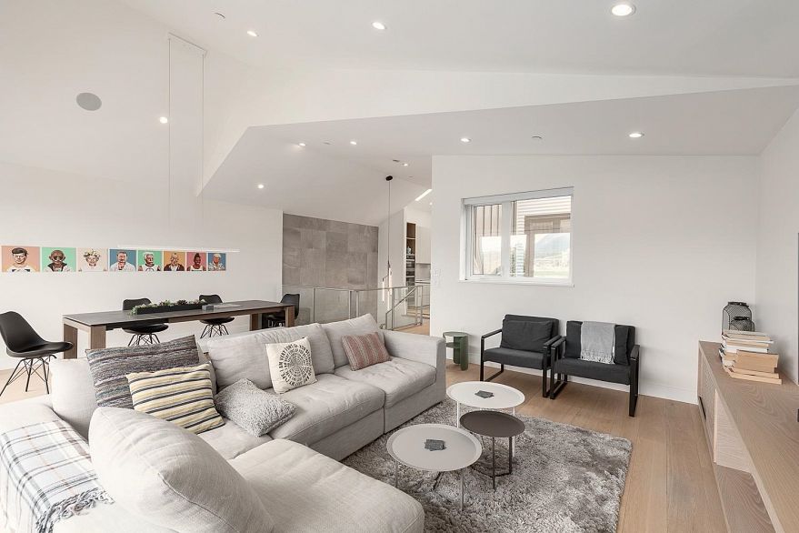 2732 Wall Street