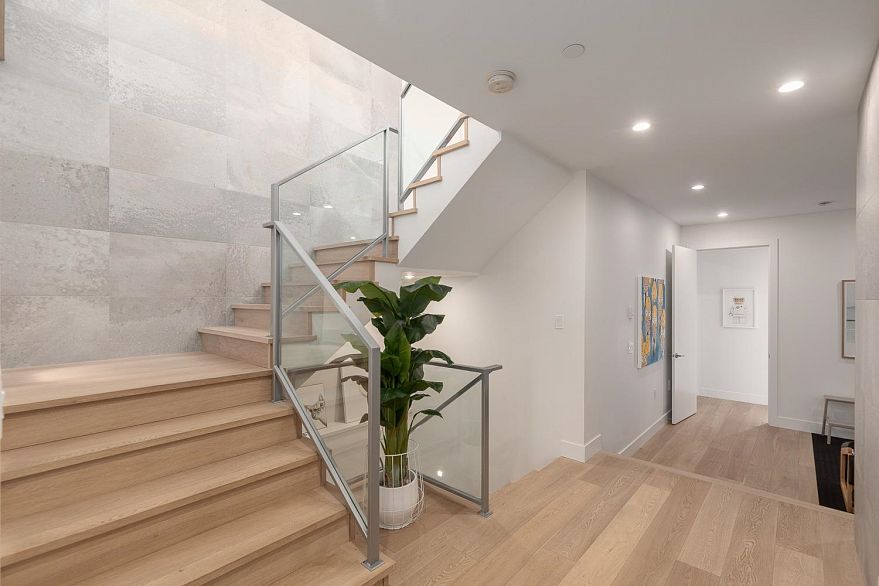 2732 Wall Street