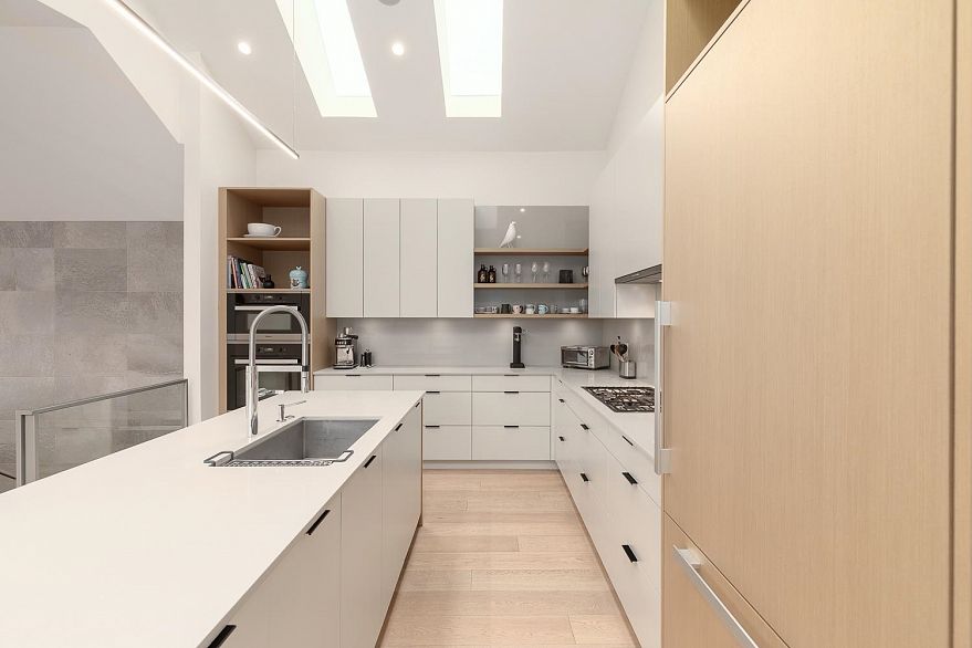 2732 Wall Street
