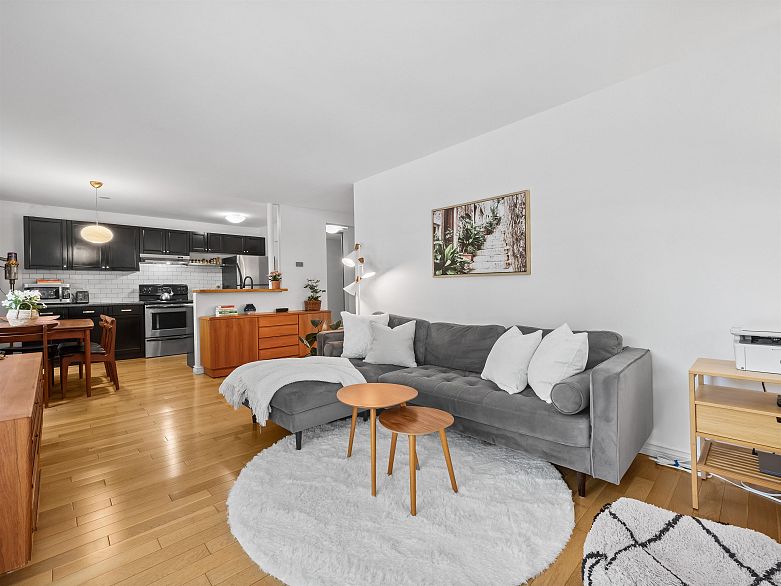 201 2330 Maple Street