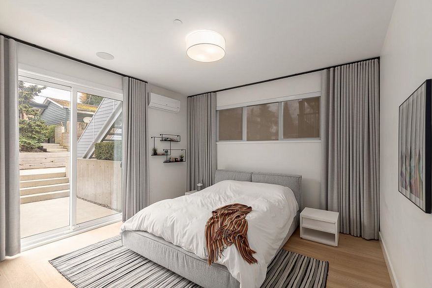 2732 Wall Street