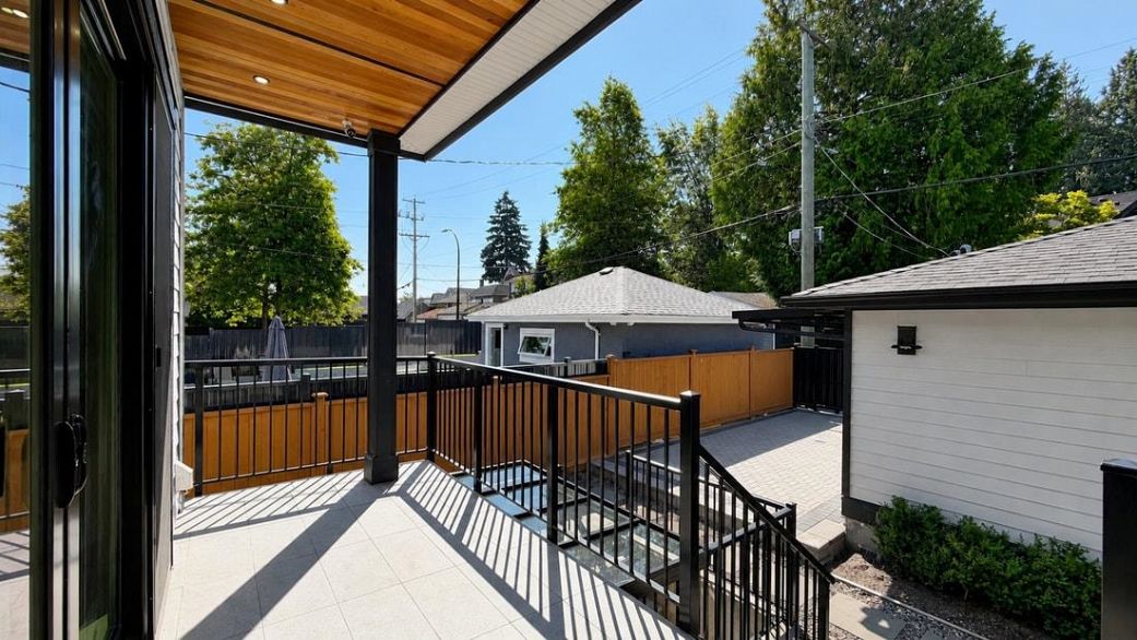 3214 W King Edward Avenue