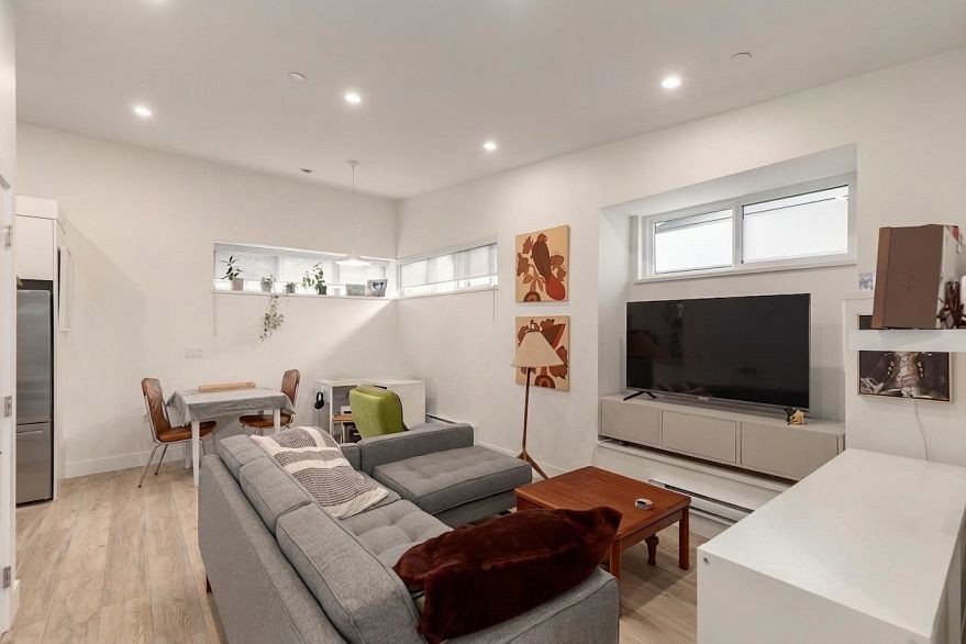 2732 Wall Street