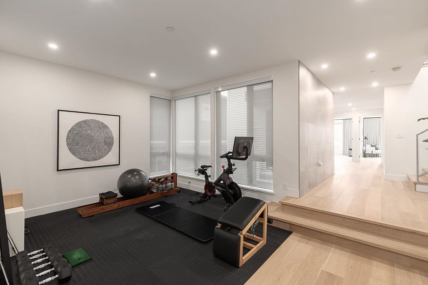 2732 Wall Street
