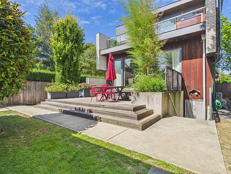 2996 W 11th Avenue