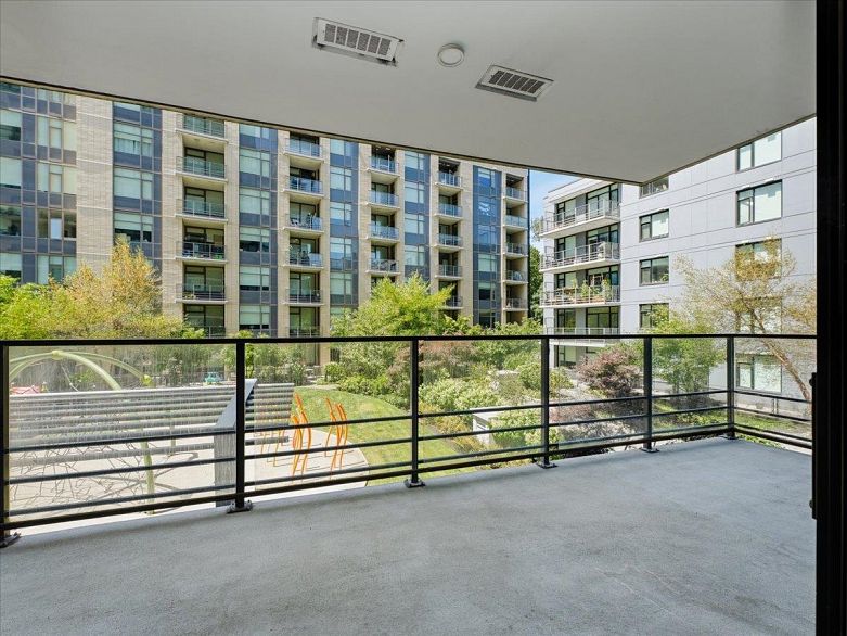 302 8533 River District Crossing