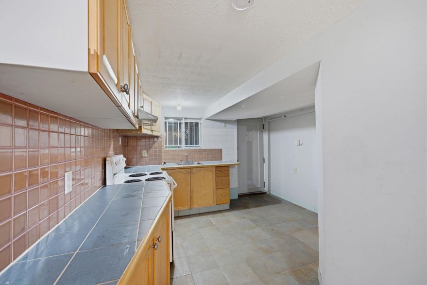 55 W King Edward Avenue