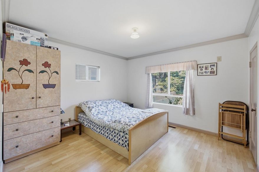 55 W King Edward Avenue
