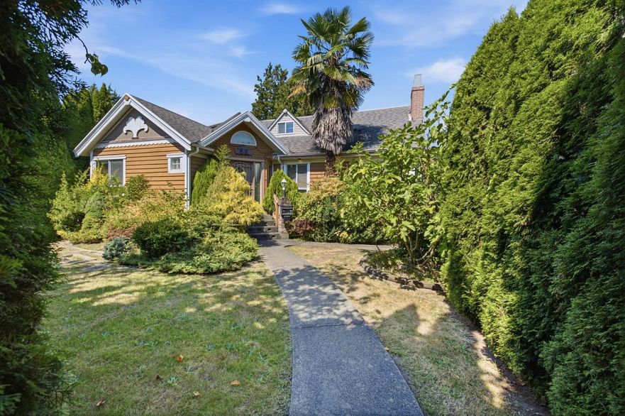 55 W King Edward Avenue