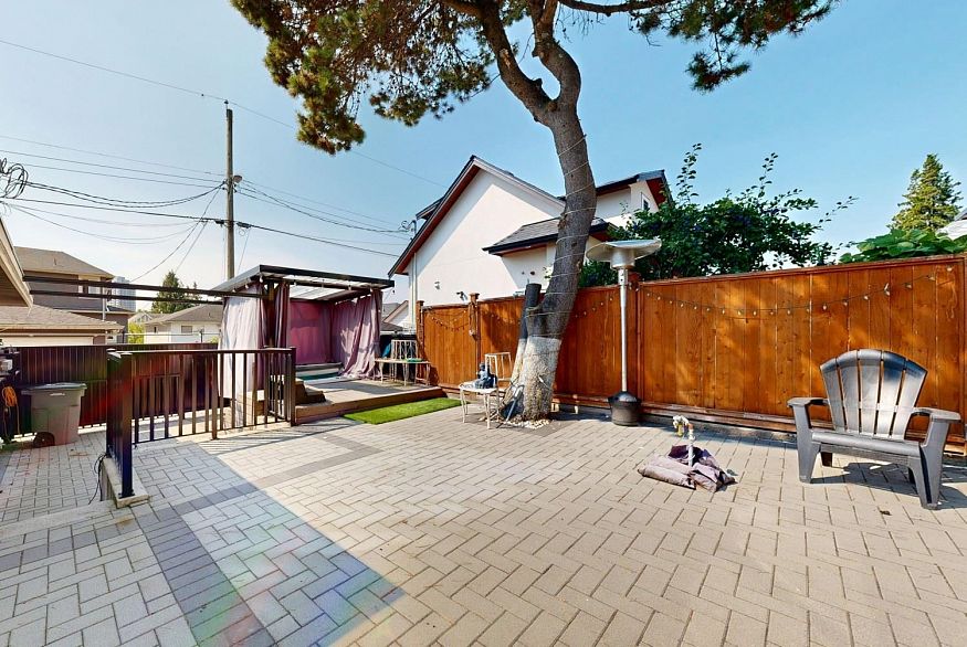 1 556 W 62nd Avenue