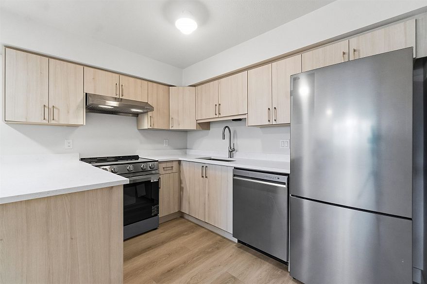 305 2928 Commercial Drive