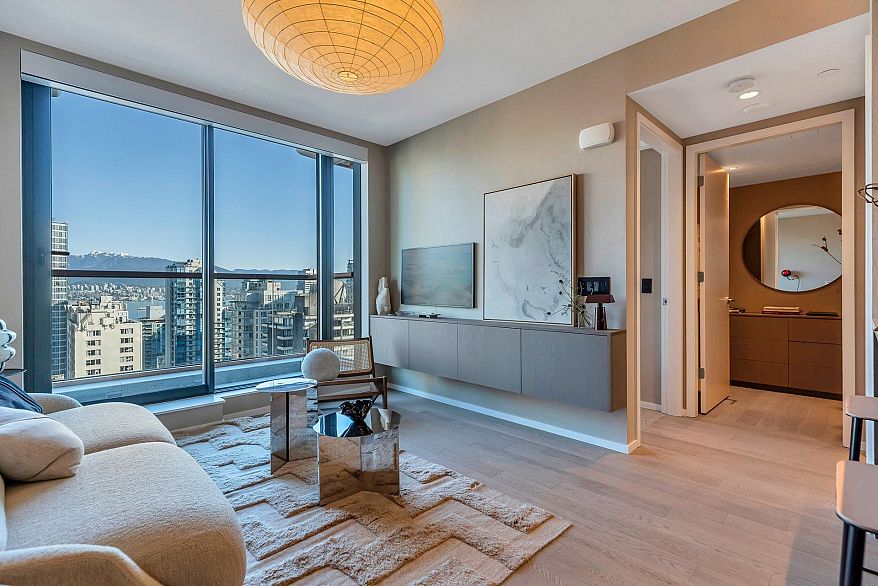 2204 1482 Robson Street