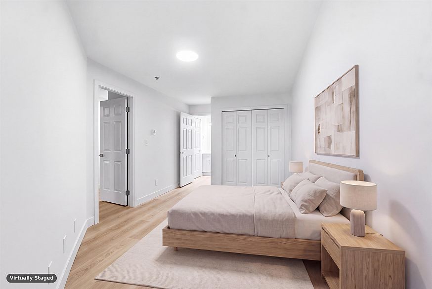 305 2928 Commercial Drive