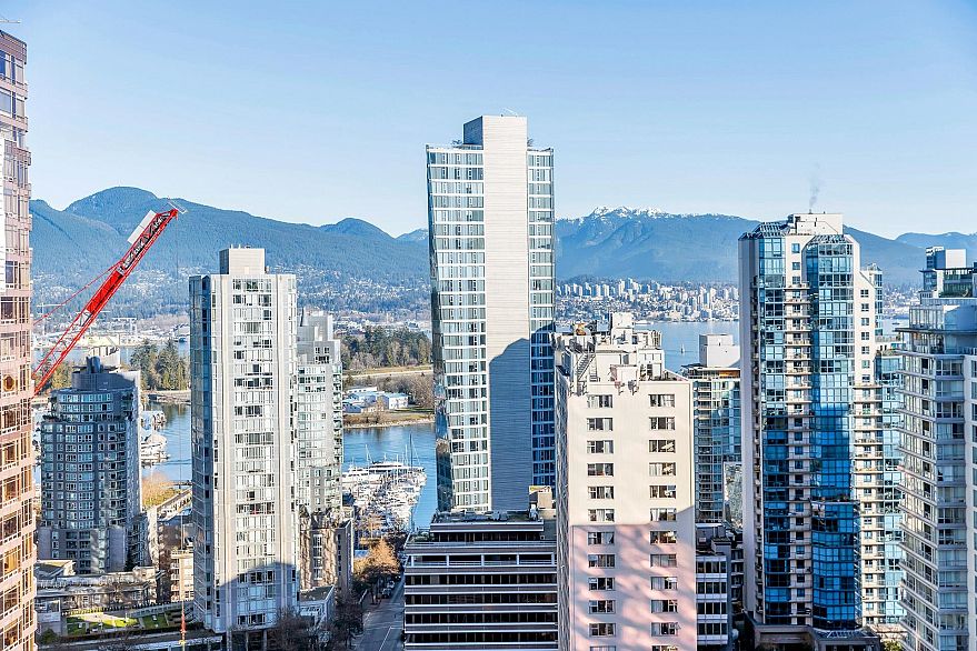 2204 1482 Robson Street