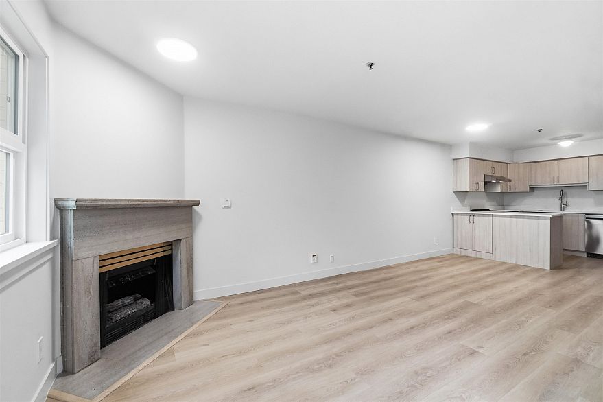 305 2928 Commercial Drive