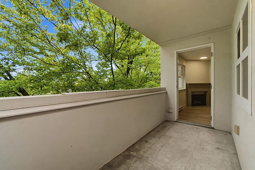 305 2928 Commercial Drive