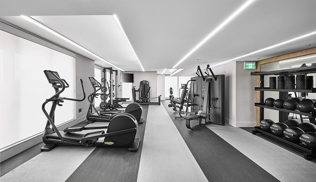 2402 1482 Robson Street