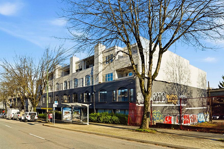 305 2928 Commercial Drive