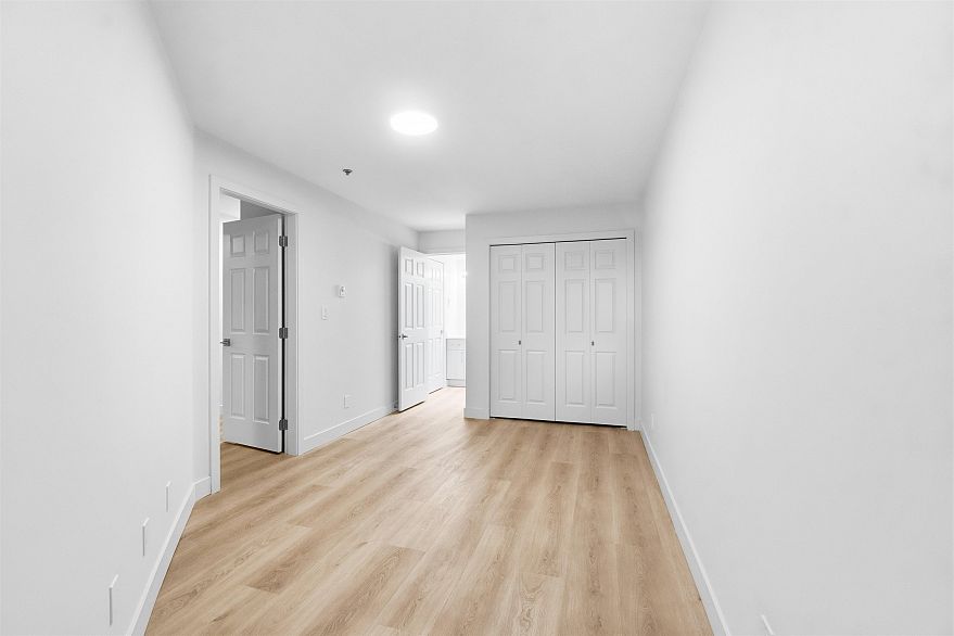 305 2928 Commercial Drive