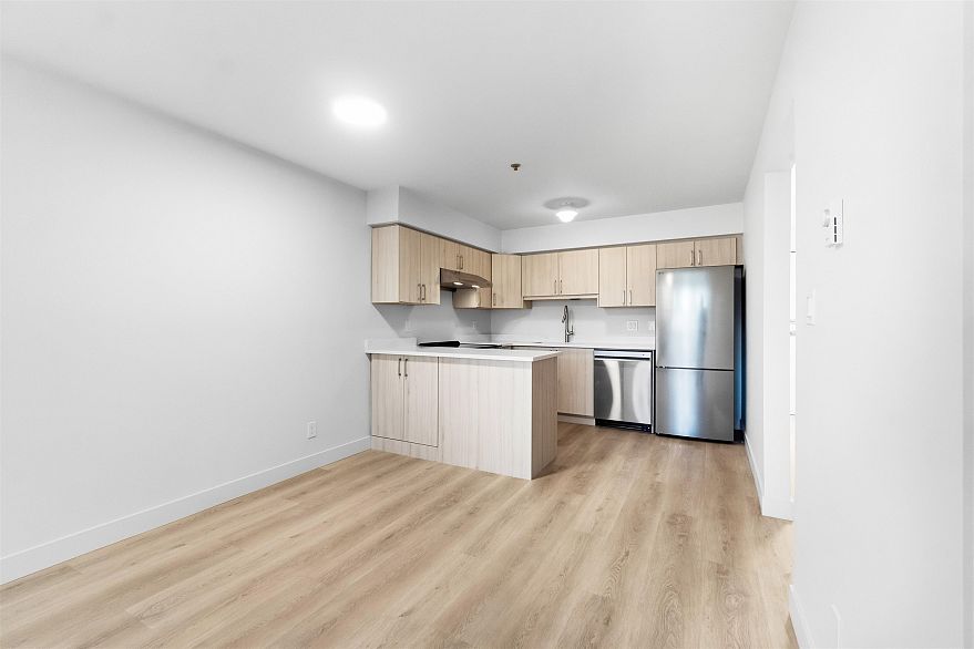 305 2928 Commercial Drive