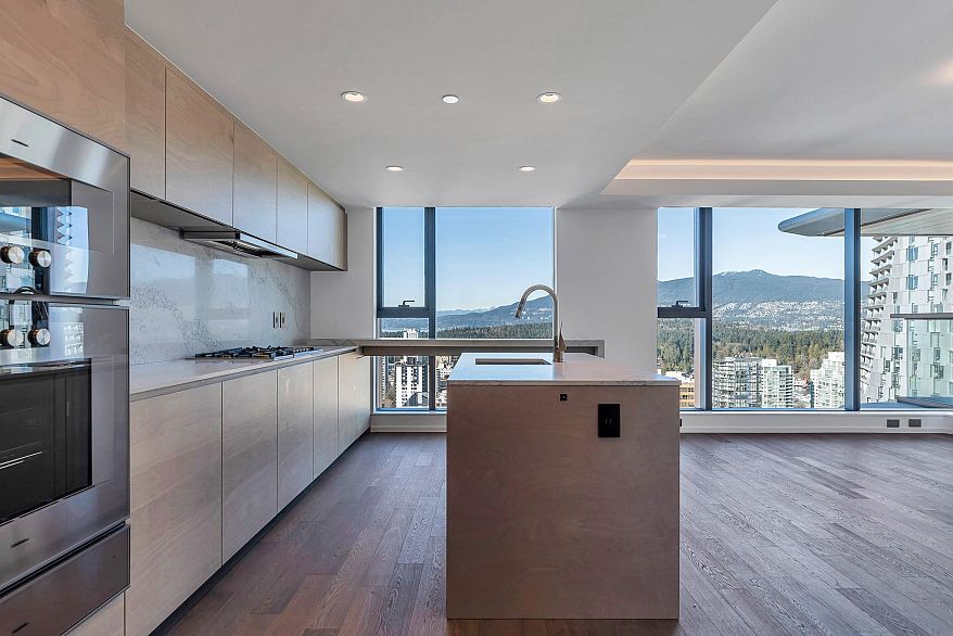 2402 1482 Robson Street