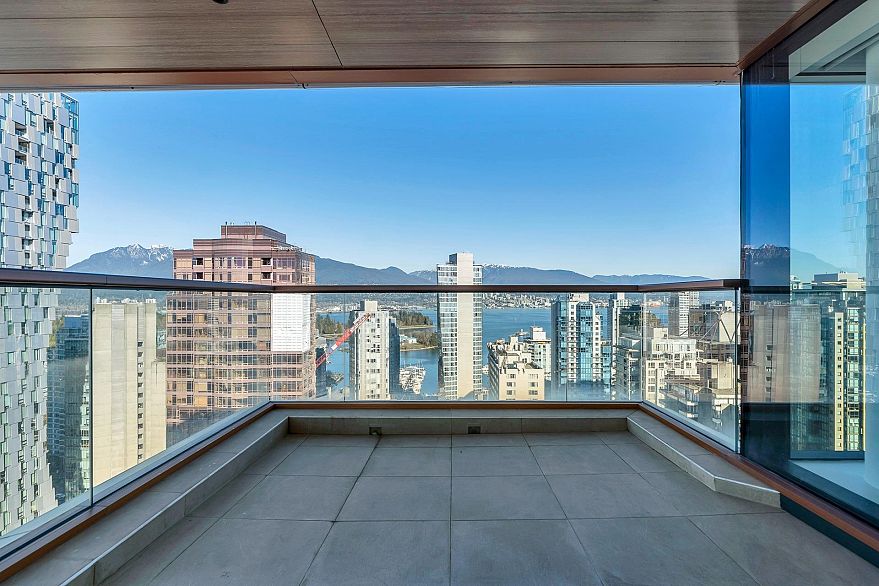 2402 1482 Robson Street