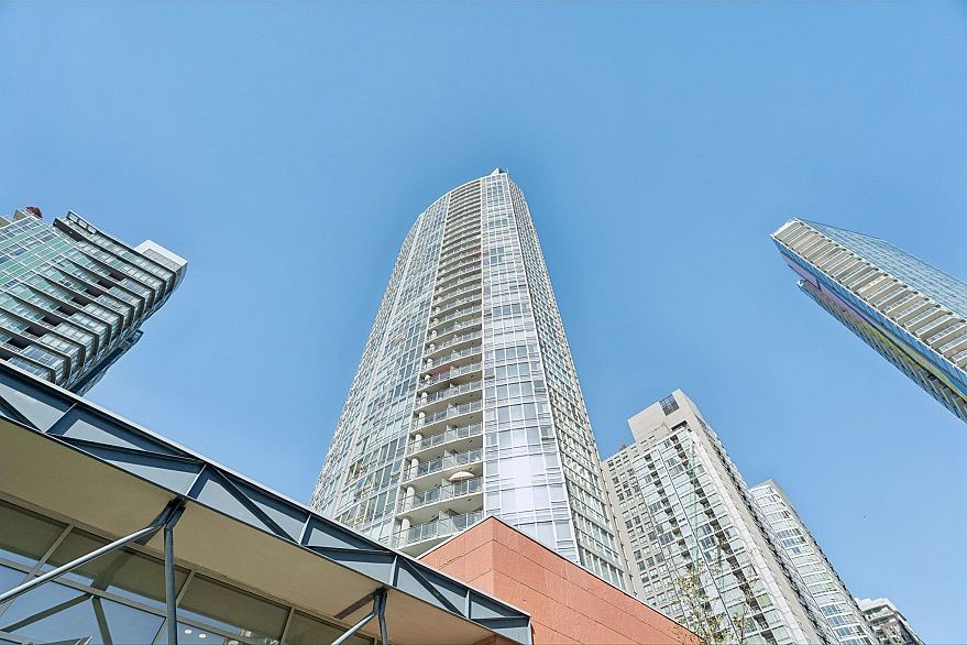 908 1408 Strathmore Mews