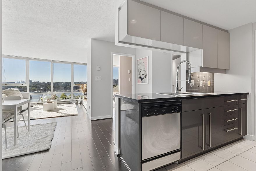 908 1408 Strathmore Mews