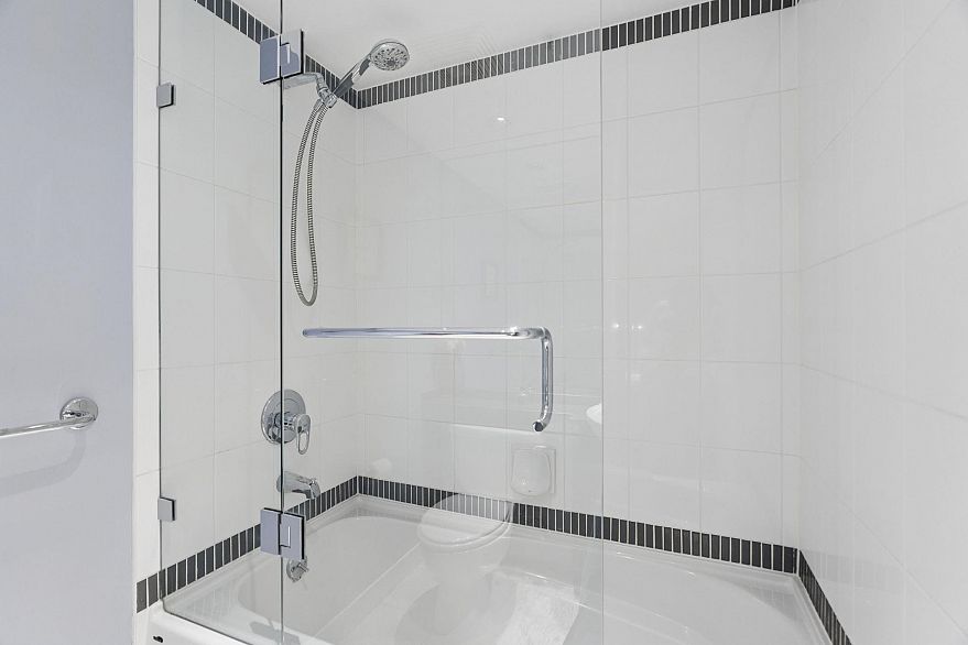 908 1408 Strathmore Mews
