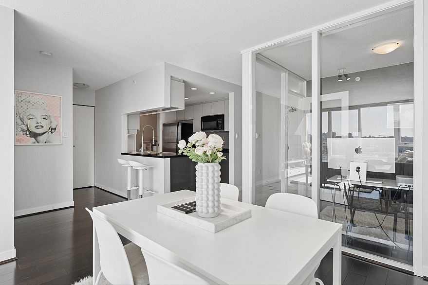 908 1408 Strathmore Mews