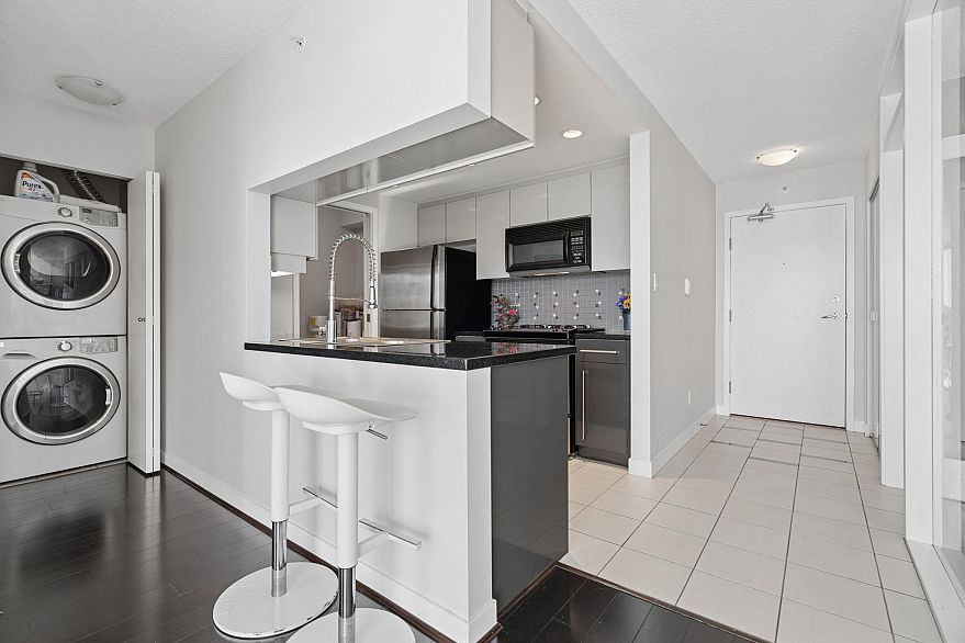 908 1408 Strathmore Mews