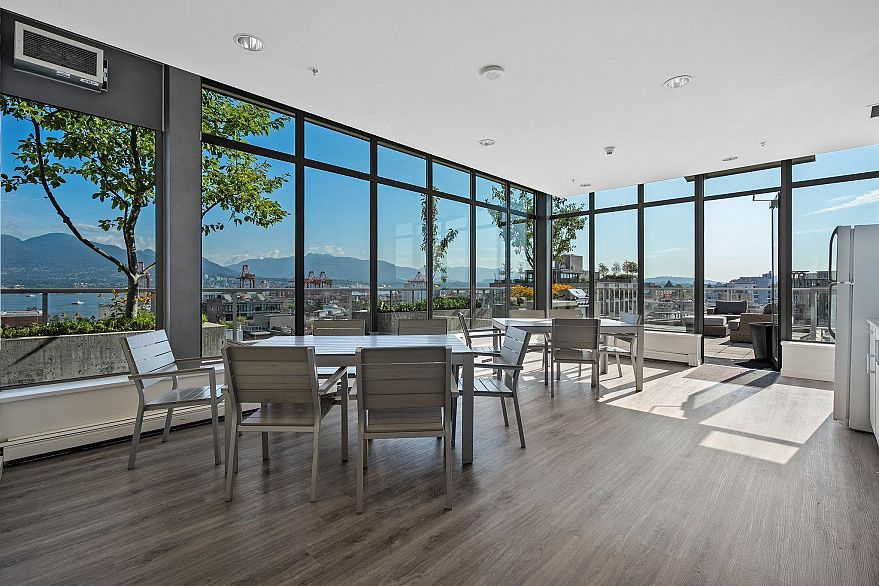 810 66 W Cordova Street